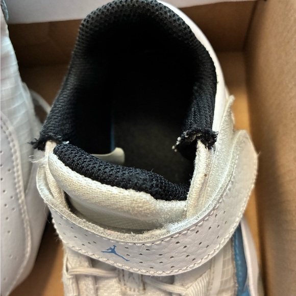 Kids EUC Jordan 11 CMFT Low PS White UNC Blue / Black Tennis Shoes - Picture 3 of 6